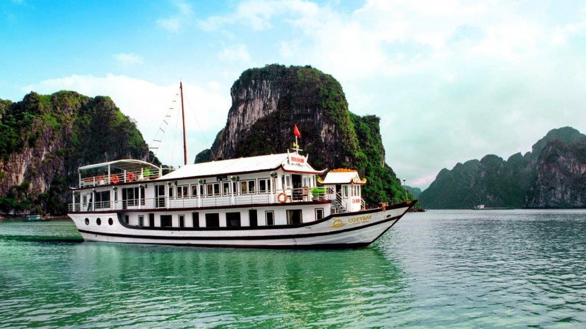 Cozy Bay Cruise: Cozy Bay Halong Bay Cruise
