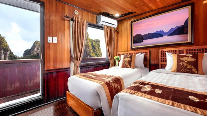Cozy Bay Cruise: Best for Budget Travelers