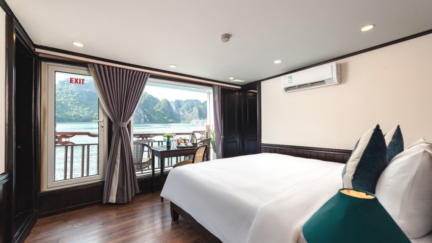 Amanda Cruise: Spacious Room With Private Balcony