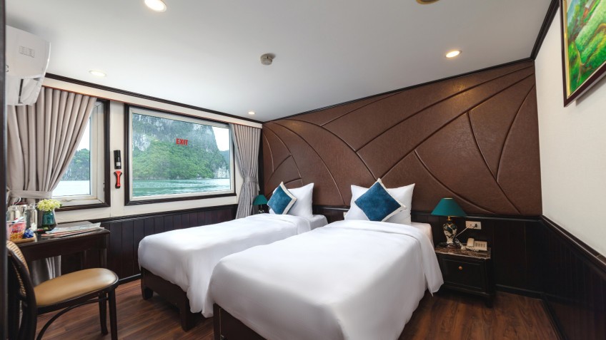 Amanda Cruise: Deluxe Twin Cabin