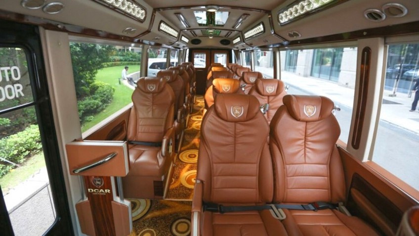 Wonder Bay Cruise: Modern car for Budget Travelers