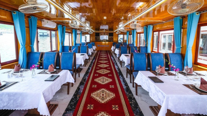 Wonder Bay Cruise: Elegant Restaurant Onboard