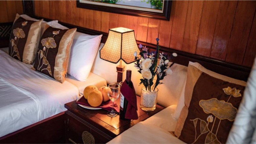 Cozy Bay Cruise: Comfortable Beds for overnight stay