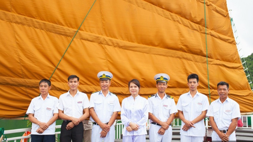 Phoenix Cruise: Crew Members on budget Junkboat