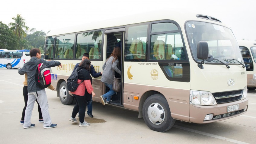 Phoenix Day Cruise: Shuttle bus transfer from Hanoi