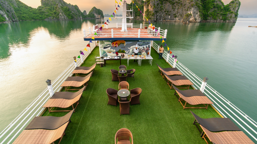 Swan Cruises: Beautiful Sundeck