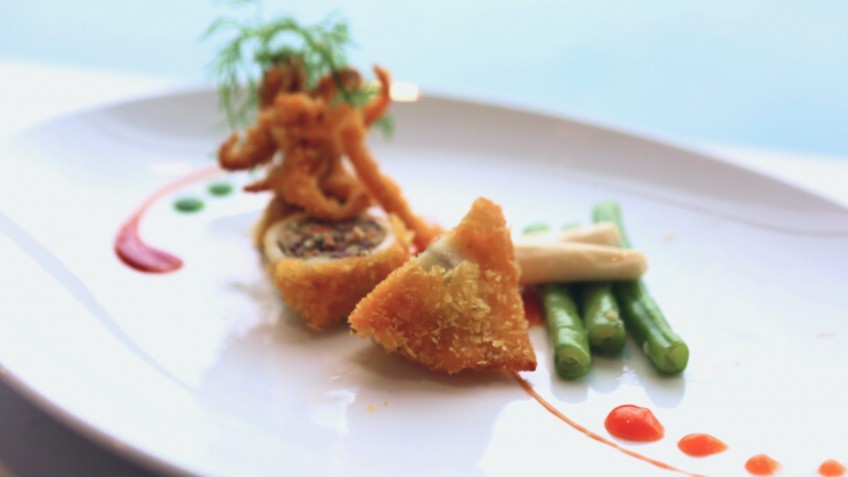 Halong Catamaran Cruise: Enjoy The Seafood In A Unique Way