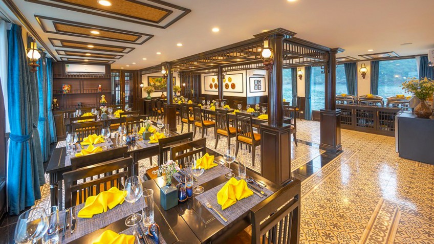 Sena Cruises: Lotus restaurant