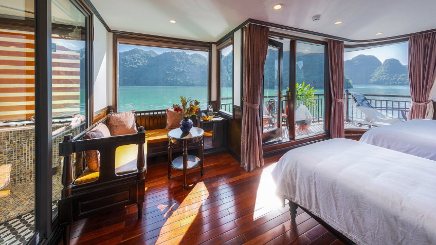 Sena Cruises: Wooden decoration of the Suite