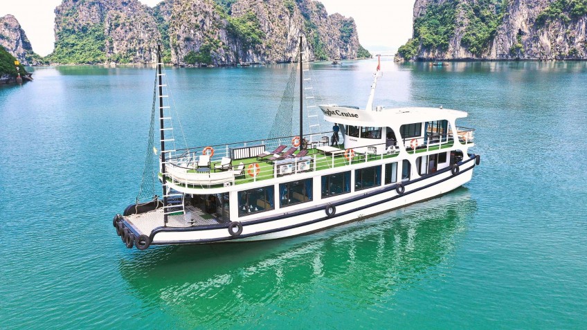 Light Day Cruise: Light Day Cruise Halong Bay