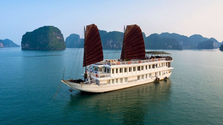 Garden Bay Legend Cruise: Garden Bay Legend Cruise Halong Bay