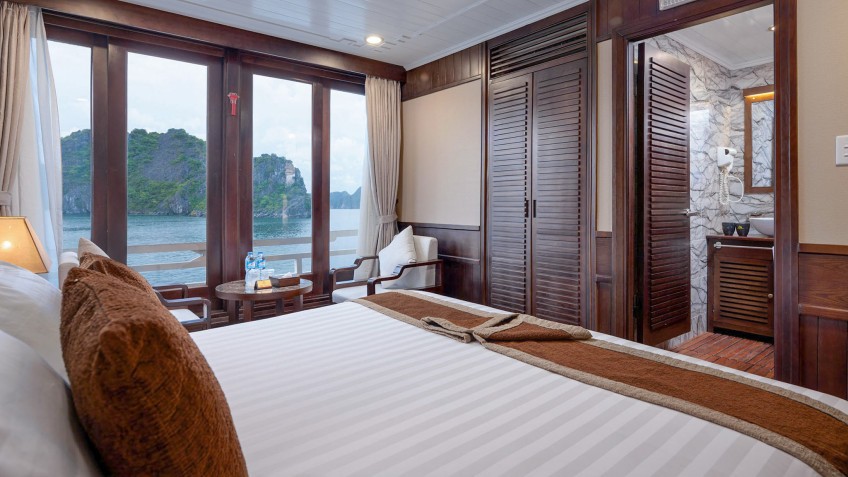 Mila Cruise (formerly Glory Legend): The spacious cabin
