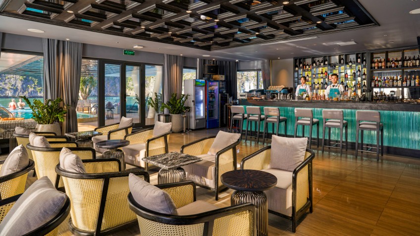 Elite of the Seas Cruise: Luxury Bar Atmosphere