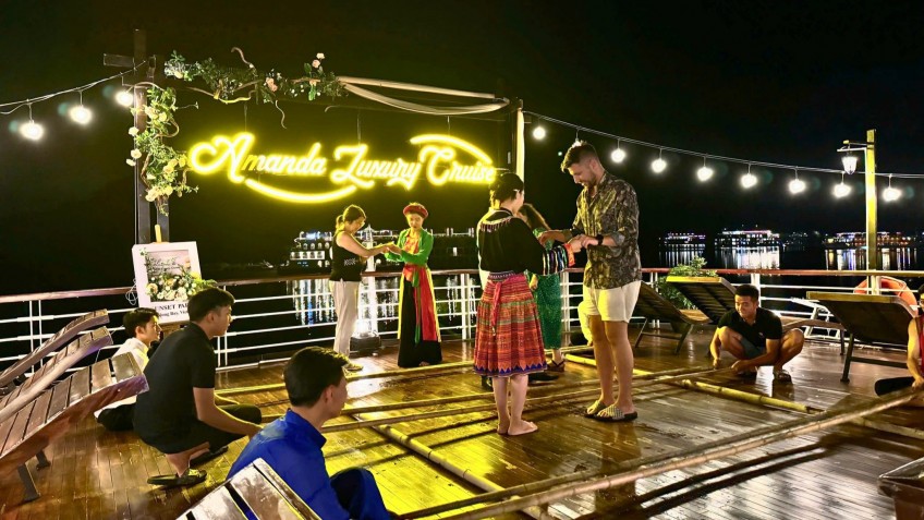 Amanda Cruise: Engaging Bamboo Dancing