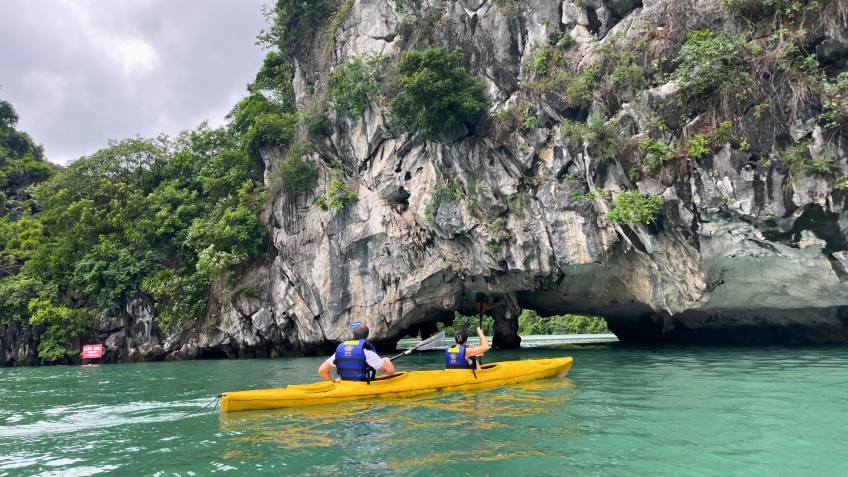 Amanda Cruise: Kayak to Dark & Bright Cave