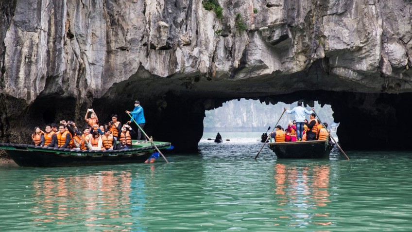 Hera Grand Luxury Cruise: Luon Cave Is An Ideal Kayaking Spot