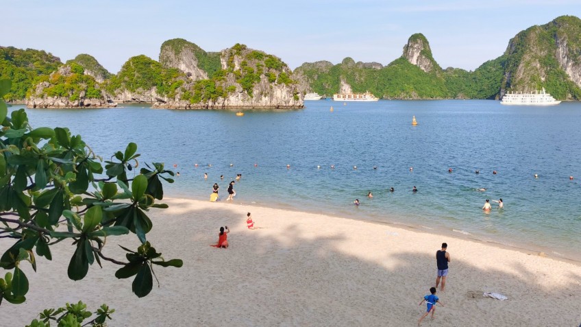 Hera Grand Luxury Cruise: Relax on the sandy beach