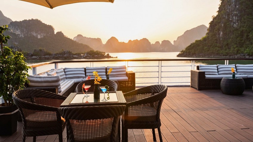 Jade Sails: Sunset Party