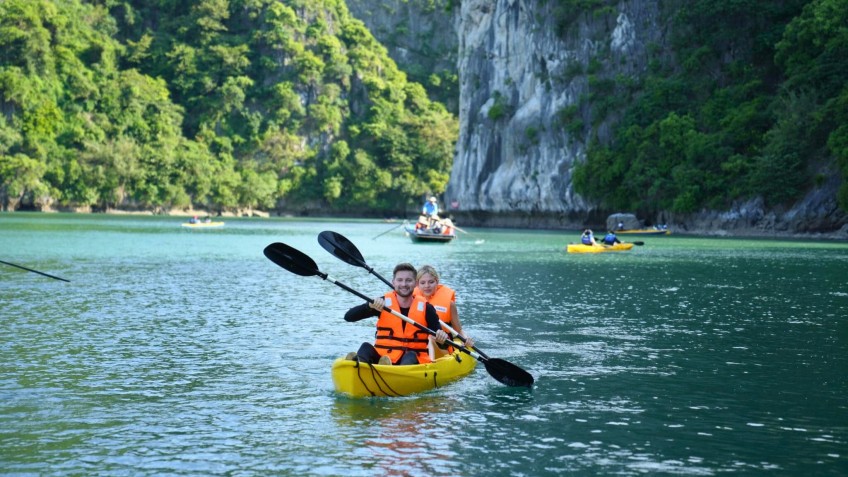 Paradise Grand Cruise: Kayaking In Lan Ha Bay