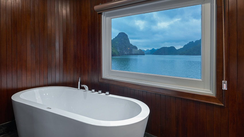Paradise Grand Cruise: Big Cat Ba View Window In Bathroom