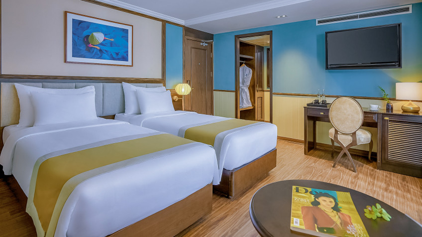 Capella Cruise: Oasis Suite