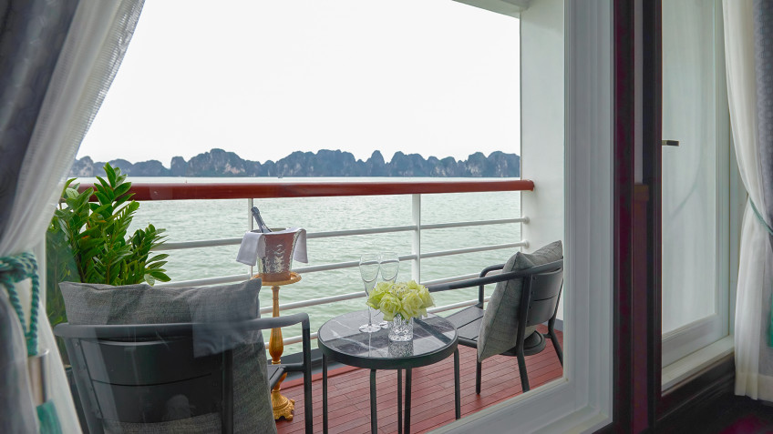 Paradise Grand Cruise: Cat Ba View Soft Seat Balcony