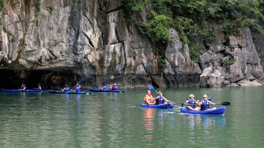Mila Cruise (formerly Glory Legend): Adventure on kayaking